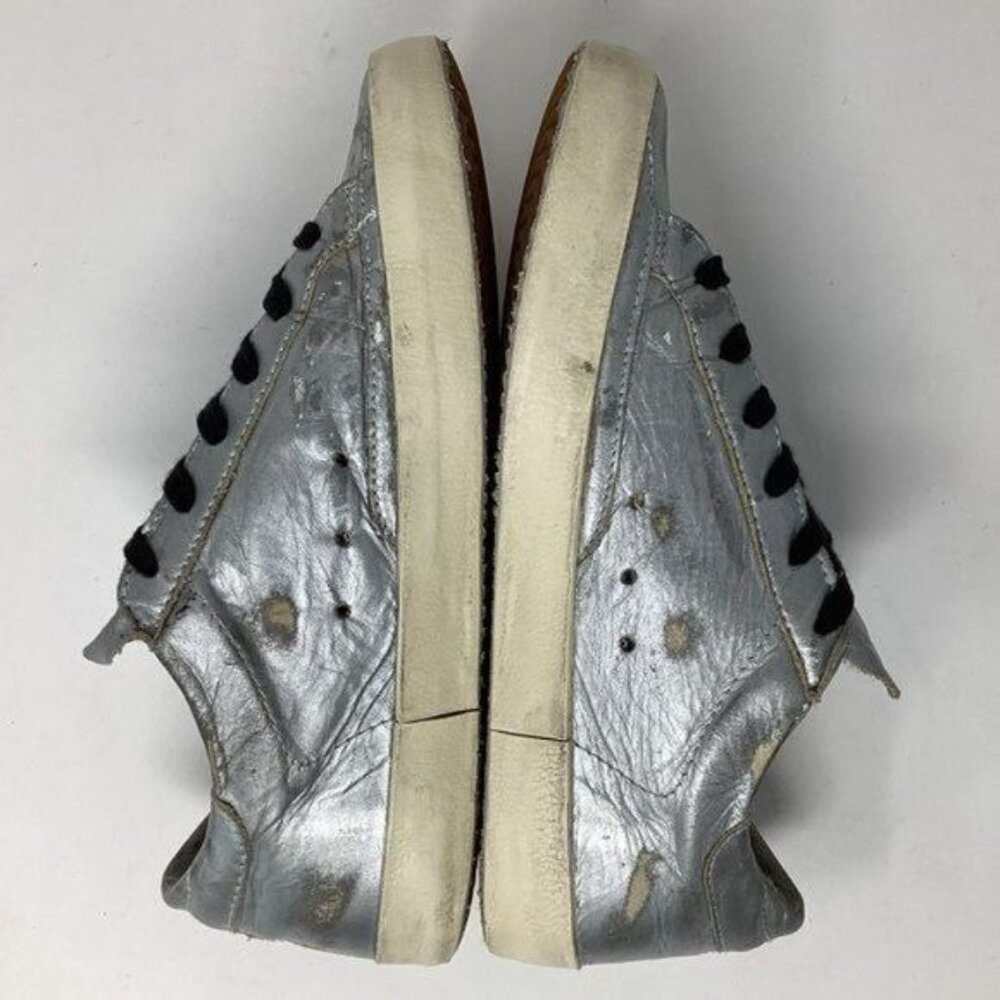 Golden Goose Metallic Silver Low-Top Sneakers with Black Laces - Picture 5 of 12